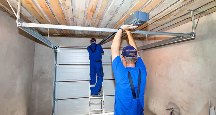 Garage Door Opener Technician in Pinewood, FL