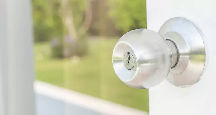 Patio Door Mechanism Jammed in Pinewood, FL