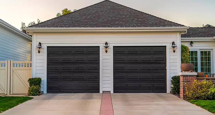 Residential Local Garage Door Repair in Pinewood, FL